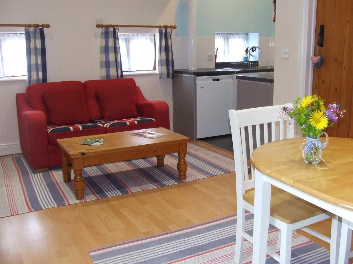 Lobhill Farmhouse Bed And Breakfast And Self Catering Accommodation Okehampton Esterno foto