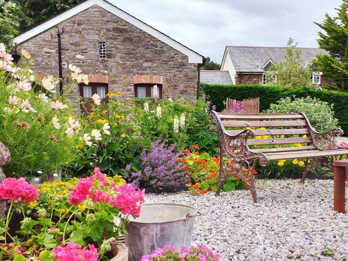 Lobhill Farmhouse Bed And Breakfast And Self Catering Accommodation Okehampton Esterno foto