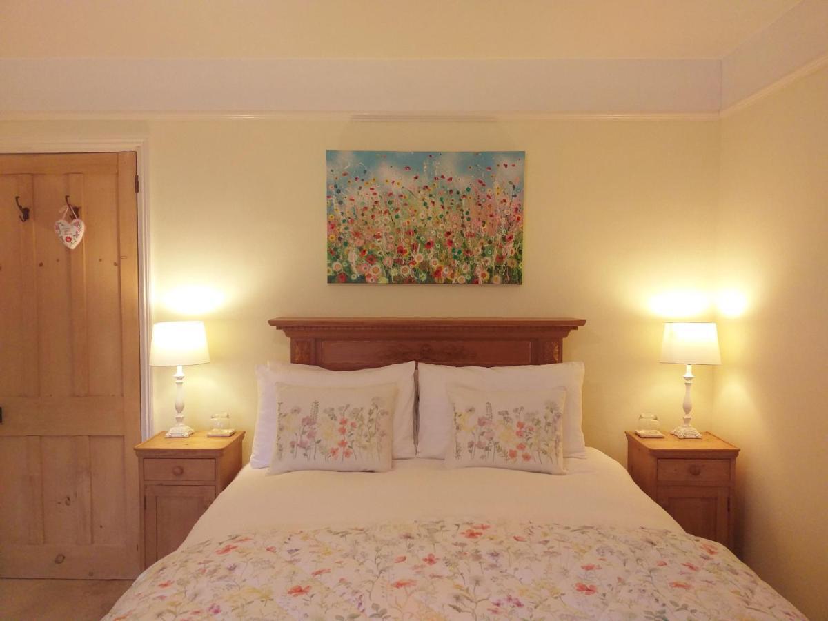 Lobhill Farmhouse Bed And Breakfast And Self Catering Accommodation Okehampton Esterno foto